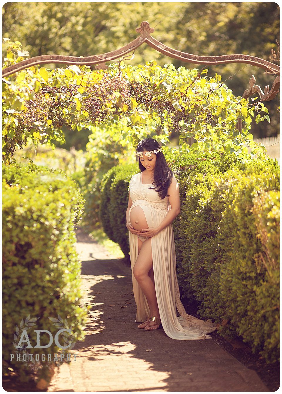 outdoor maternity session smithville mansion
