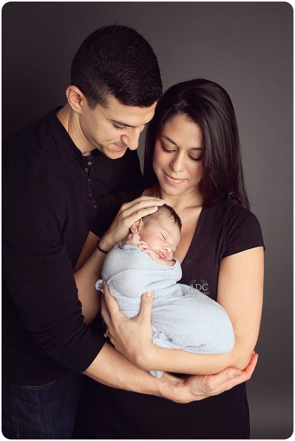 newborn pictures with mom and dad